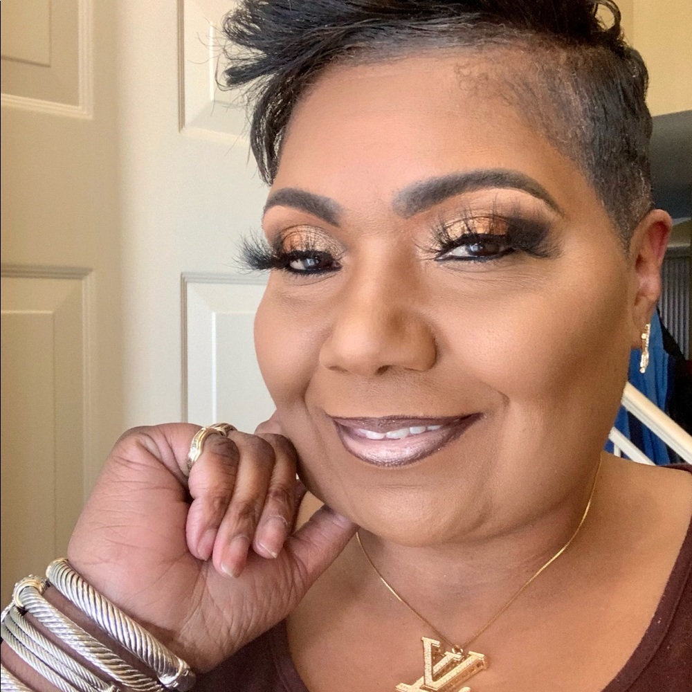 Meet your Posher, Stephany